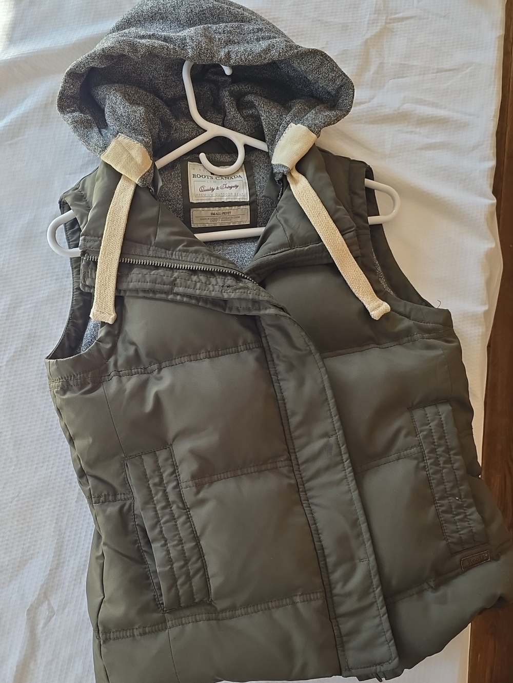 ROOTS goose down puffer vest! S - Picture 4 of 10